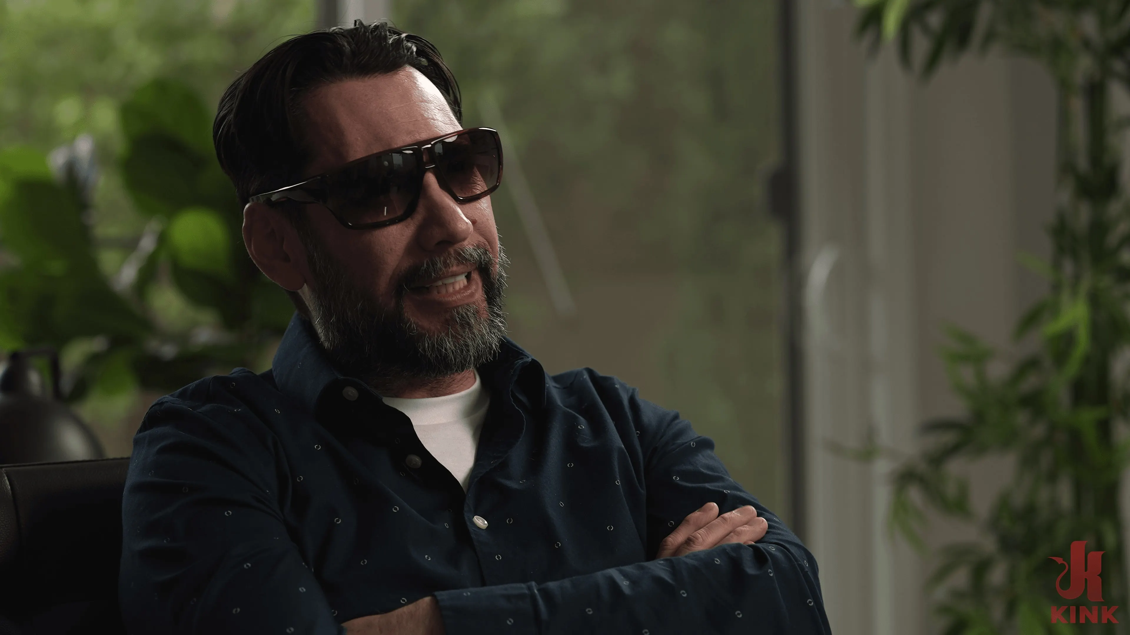 Kink 'No le faltes el respeto al jefe' protagonizando Octavia Red (foto 2)