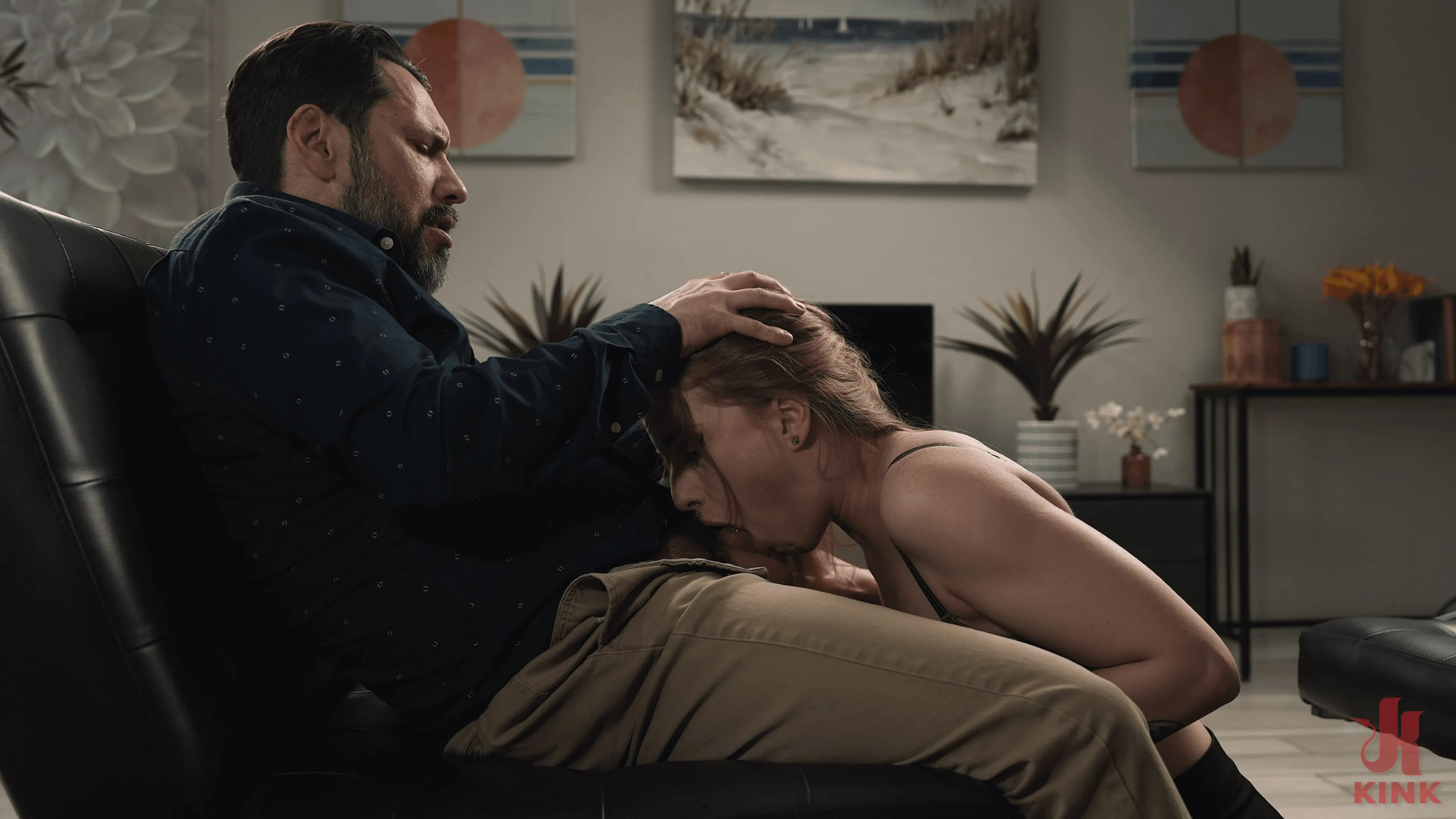 Octavia Red に '上司を軽蔑しない' from 'Kink' (写真 6) Kink '上司を軽蔑しない' 主演 Octavia Red (写真 6)