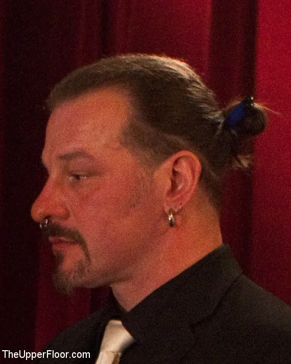 Odile en 'Cena comunitaria recordando al vagabundo' from 'Kink' (foto 11) Kink 'Cena comunitaria recordando al vagabundo' protagonizando Odile (foto 11)