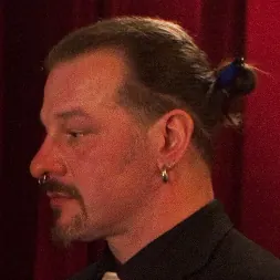 Odile en Cena comunitaria recordando al vagabundo (foto 11) Odile en 'Kink' Cena comunitaria recordando al vagabundo (Miniatura 11)