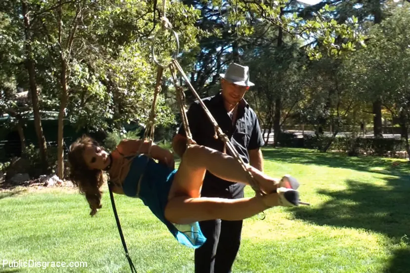 Kink 'エンジェル・スリット・オン・パレード！' 主演 Cristal Cherry (写真 1)