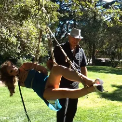 Cristal Cherry en ¡Ángel puta en desfile! (foto 1) Cristal Cherry en 'Kink' ¡Ángel puta en desfile! (Miniatura 1)