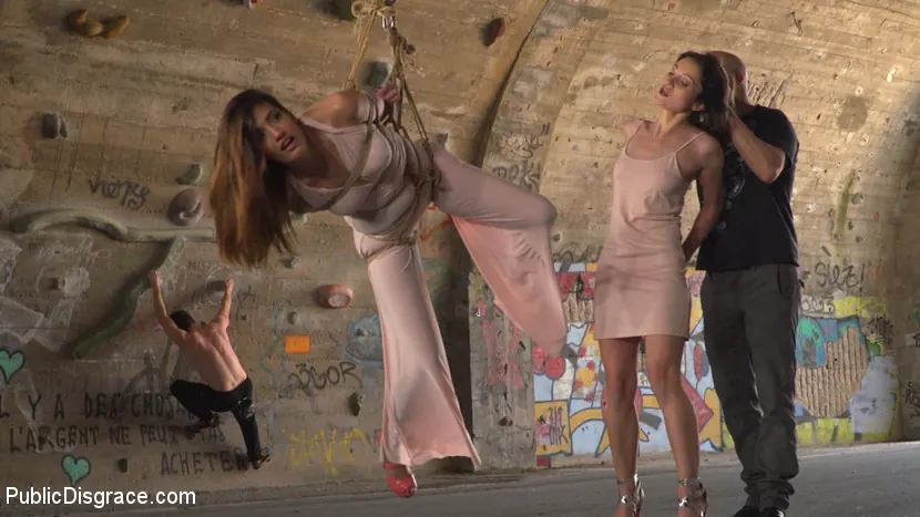 Kink '初心者のペネロペは、中断され、鞭打ちと犯される' 主演 Valentina Bianco (写真 4)