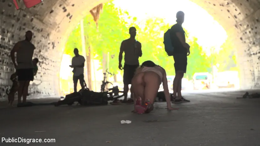 Kink 'Penelope and Valentina in a Greedy Group Fuck' starring Valentina Bianco (Photo 4)