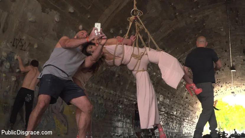 Valentina Bianco in 'Penelope and Valentina in a Greedy Group Fuck' from 'Kink' (Photo 9) Kink 'Penelope and Valentina in a Greedy Group Fuck' starring Valentina Bianco (Photo 9)