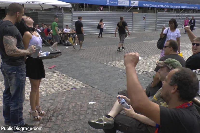 Kink 'マドリードへようこそ！公衆の恥の散歩。' 主演 Pamela Sanchez (写真 4)