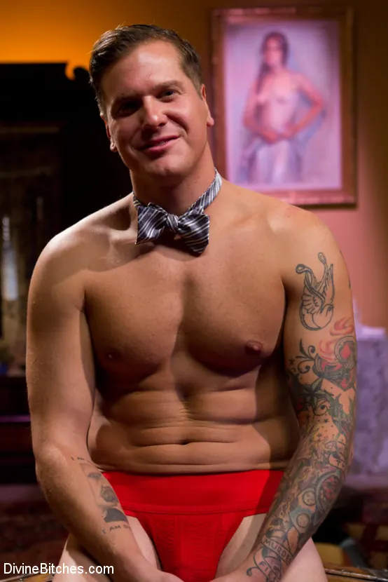 Kink '¡La fiesta de pijamas FemDom pública más intensa de la historia!' protagonizando Aiden Starr (foto 2)