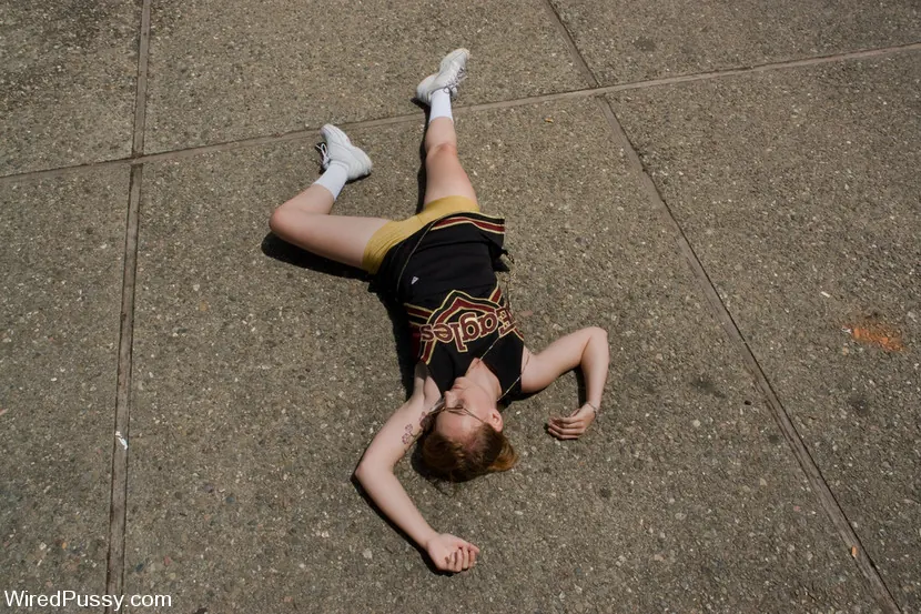 Payton Bell に '応援' from 'Kink' (写真 13) Kink '応援' 主演 Payton Bell (写真 13)