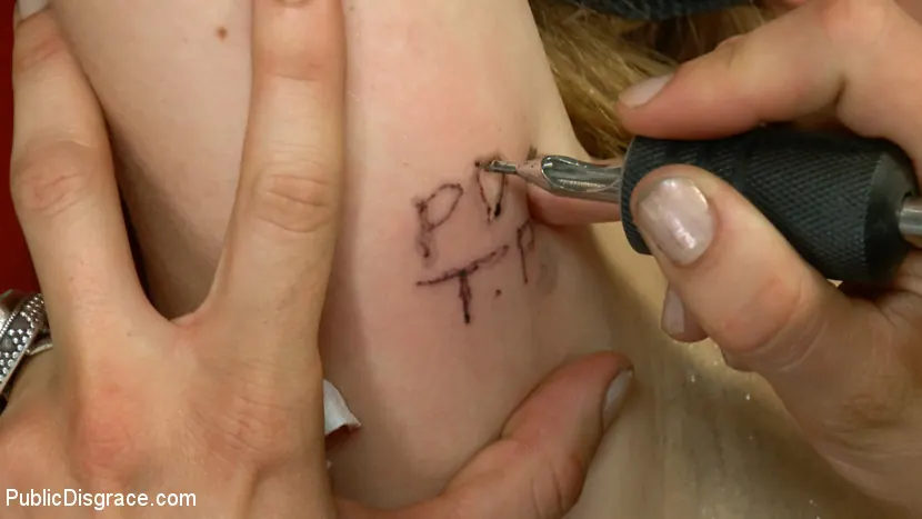 Kink 'マークされた売春婦 - ペイトンベルは、全知知事によって犯され、入れ墨される' 主演 Payton Bell (写真 5)