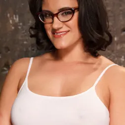 Penny Barber in 'Kink' Busty MILF's hot little mouth gets her in trouble (Thumbnail 1)