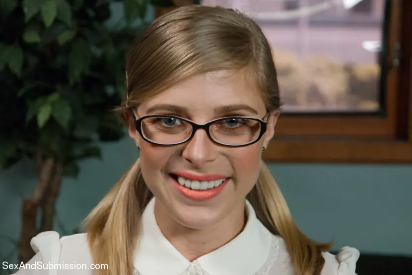 Kink 'Una puta que ayuda: una presentación destacada sobre sexo duro' protagonizando Penny Pax (foto 2)