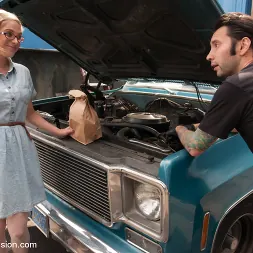 Penny Pax en 'Kink' Una puta que ayuda: una presentación destacada sobre sexo duro (Miniatura 16)