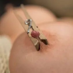 Penny Pax en 'Kink' Mala Secretaria: ¡Nena caliente azotada, doble penetrada y dominada! (Miniatura 13)