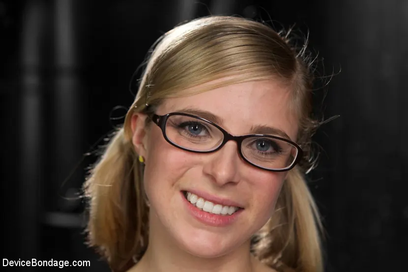 Kink 'La rubia Penny Pax sometida a brutal esclavitud' protagonizando Penny Pax (foto 2)