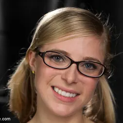Penny Pax en 'Kink' La rubia Penny Pax sometida a brutal esclavitud (Miniatura 2)