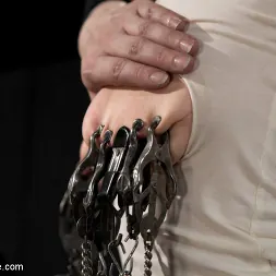 Penny Pax en 'Kink' La rubia Penny Pax sometida a brutal esclavitud (Miniatura 20)