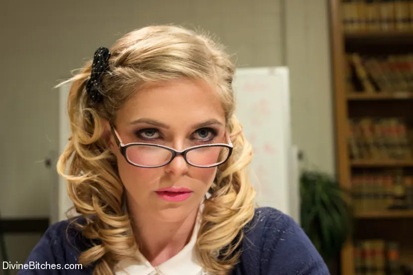 Kink '¡La princesa malcriada Penny le pone los cuernos a su maestra frente a toda la clase!' protagonizando Penny Pax (foto 1)