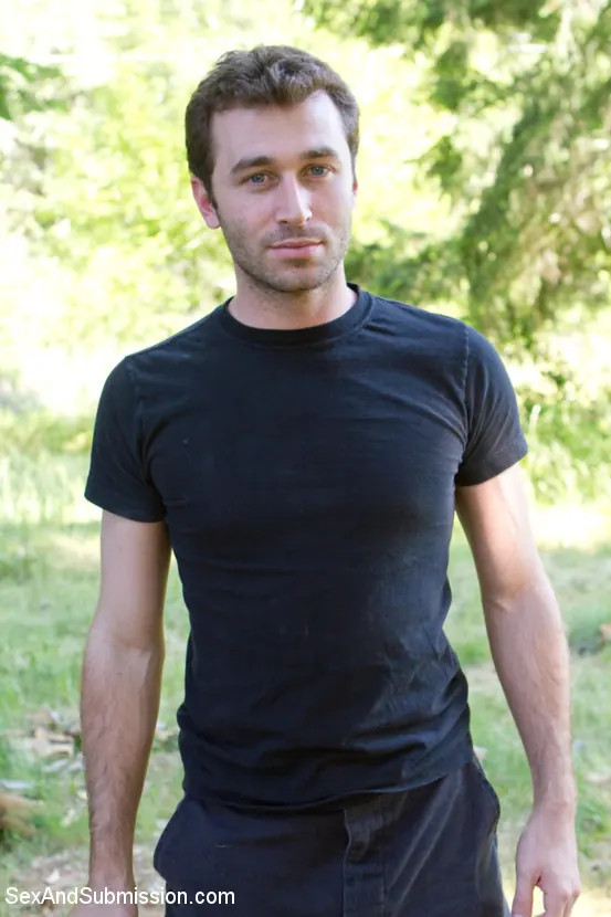 Kink 'Capturadas en el bosque: una presentación destacada: dos hermosas rubias folladas brutalmente en la naturaleza' protagonizando Penny Pax (foto 18)