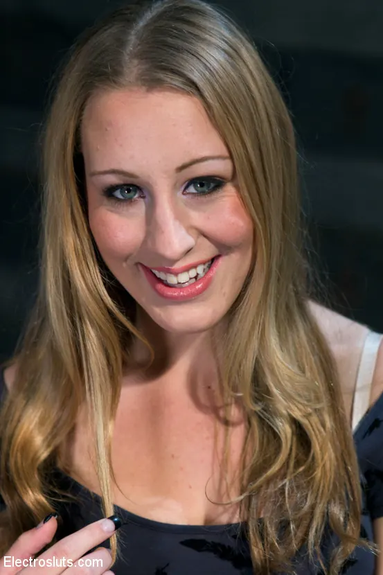 Kink '¡Maldito trío eléctrico!' protagonizando Penny Pax (foto 2)