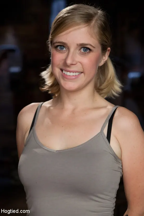 Kink 'La inocente Penny Pax se enfrenta a Mark Davis en una situación de esclavitud extrema' protagonizando Penny Pax (foto 2)