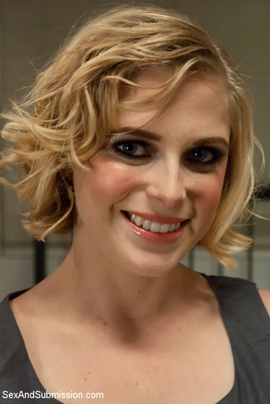 Kink 'El mirón se venga de una rubia tetona' protagonizando Penny Pax (foto 1)