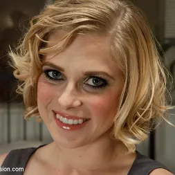 Penny Pax en 'Kink' El mirón se venga de una rubia tetona (Miniatura 2)