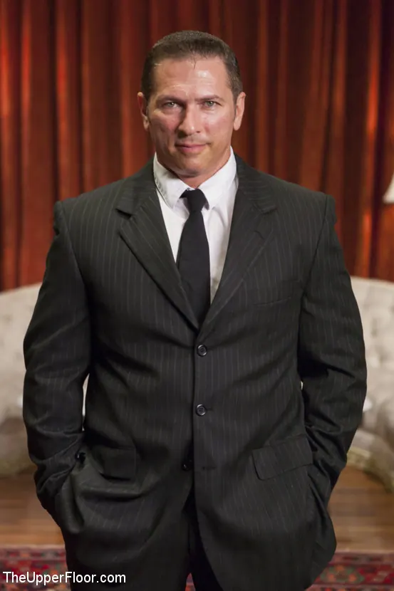 Kink 'Esclavas anales sexys sirven en una orgía festiva' protagonizando Penny Pax (foto 17)