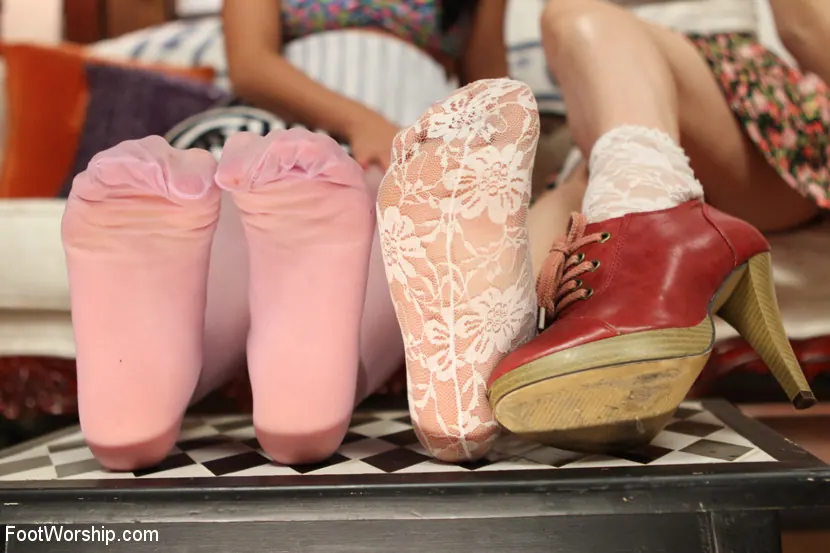 Kink 'Adoración de pies y trabajo con los pies en la zapatería' protagonizando Penny Pax (foto 2)