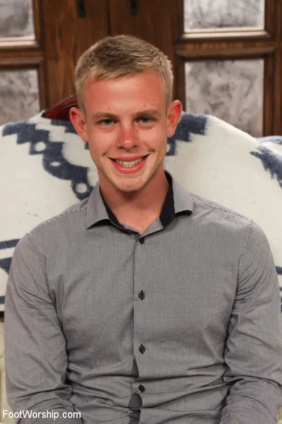 Kink 'Adoración de pies y trabajo con los pies en la zapatería' protagonizando Penny Pax (foto 20)