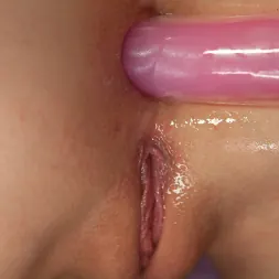 Penny Pax en 'Kink' La compañera de cuarto espía: ¡azotada, con puños, con pies y follada anal con correa! (Miniatura 16)