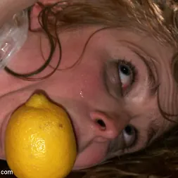 Penny Pax en 'Kink' Pequeña rubia atada y follada por el culo en público (Miniatura 16)