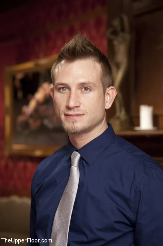 Kink 'Orgía anal de Halloween en el piso superior, primera parte' protagonizando Penny Pax (foto 18)