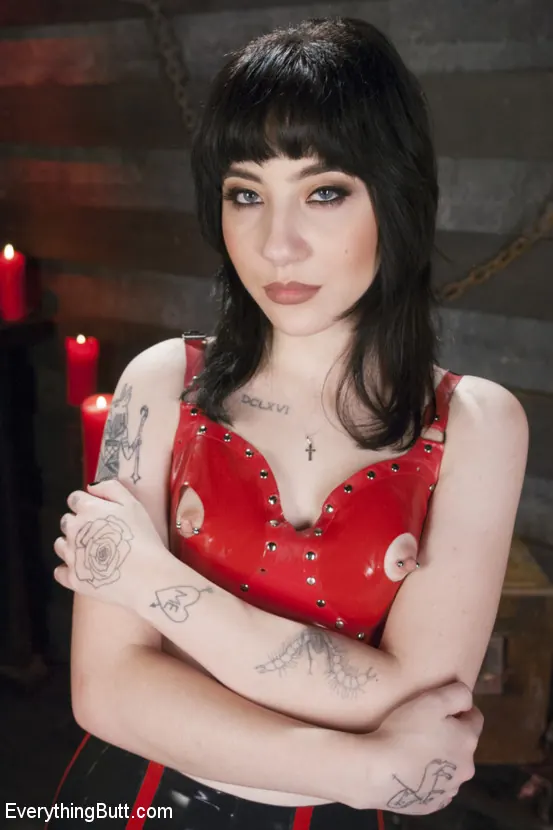 Kink 'La joven, bella y apretada Charlotte Sartre se lo toma TODO' protagonizando Penny Pax (foto 17)