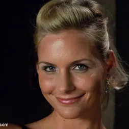 Phoenix Marie en 'Kink' Reina anal (Miniatura 2)