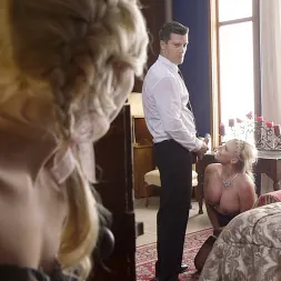 Phoenix Marie en Mi madrastra es una esclava sexual secreta (foto 11) Phoenix Marie en 'Kink' Mi madrastra es una esclava sexual secreta (Miniatura 11)