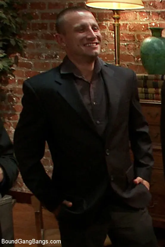 Phoenix Marie en 'La mascota de Penthouse, Phoenix Marie, es derribada y follada duro en una celda acolchada' from 'Kink' (foto 15) Kink 'La mascota de Penthouse, Phoenix Marie, es derribada y follada duro en una celda acolchada' protagonizando Phoenix Marie (foto 15)