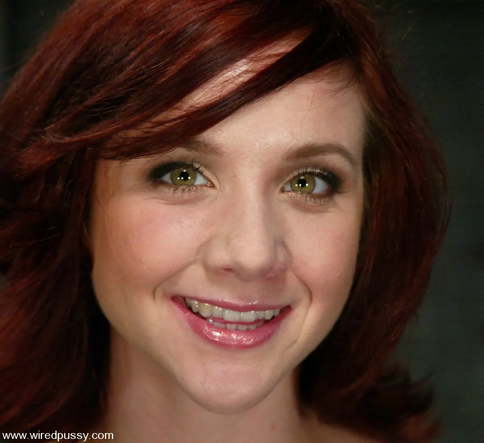 Pinky Lee に 'and Annie Cruz' from 'Kink' (写真 1) Kink 'and Annie Cruz' 主演 Pinky Lee (写真 1)