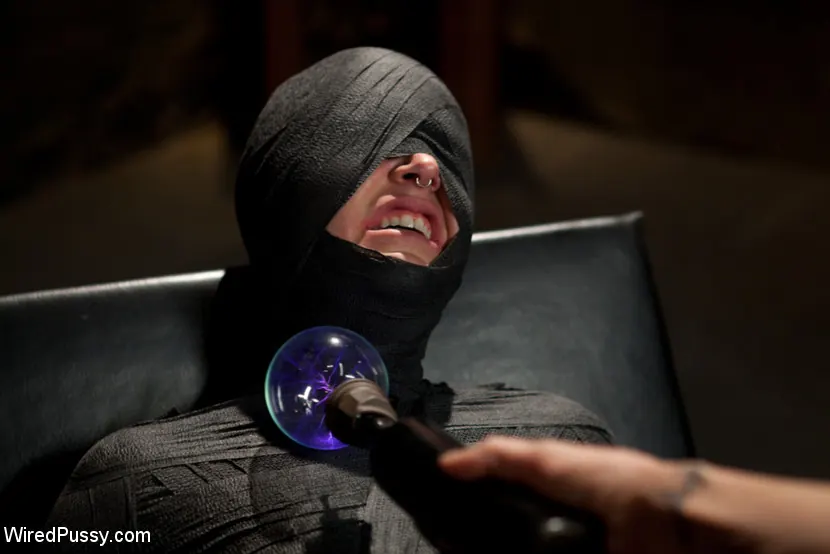 Kink 'Kink Stylist Makes her Porn Debut on Wiredpussy.com!' starring Princess Donna Dolore (Photo 11)