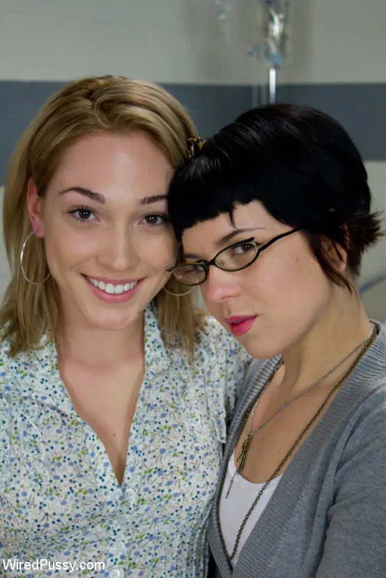 Kink '¡Dos subs, dos dominantes y una actualización muy caliente!' protagonizando Princess Donna Dolore (foto 19)