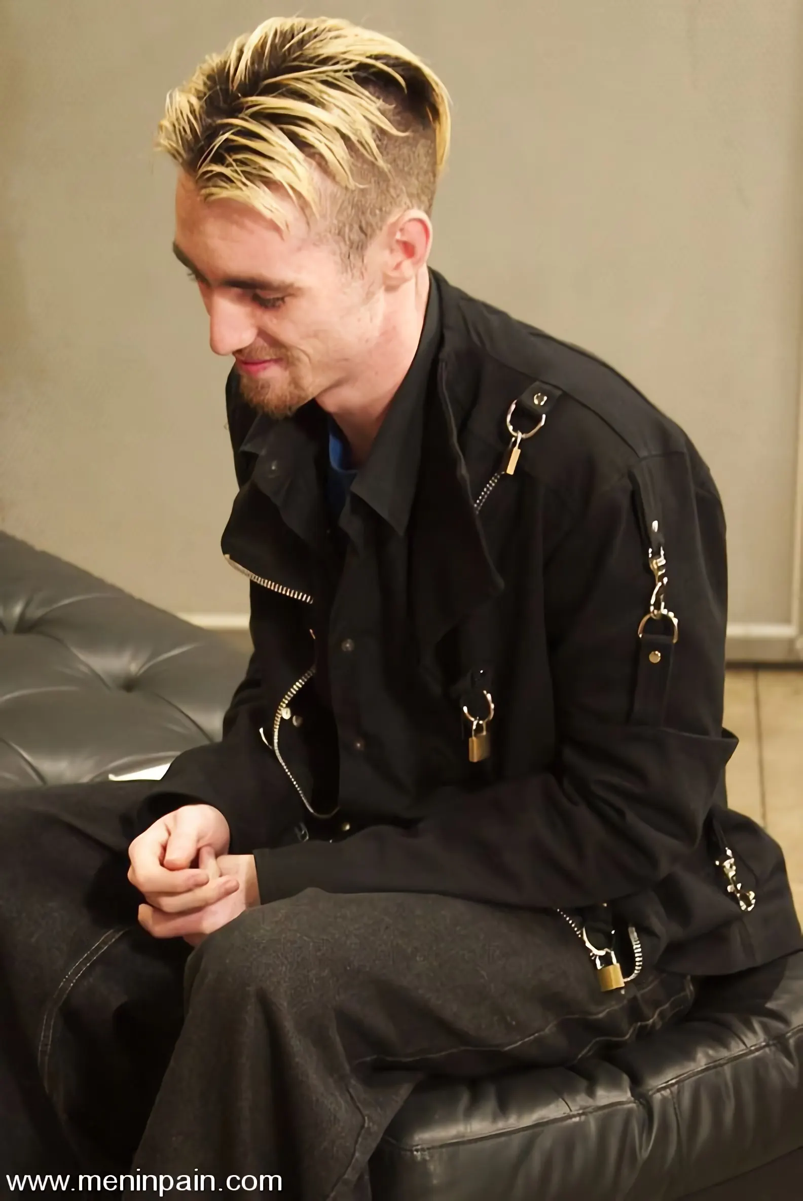 Princess Kali に '錆びたロックスプリング、オードリー・リー、プリンセス・カーリー' from 'Kink' (写真 15) Kink '錆びたロックスプリング、オードリー・リー、プリンセス・カーリー' 主演 Princess Kali (写真 15)