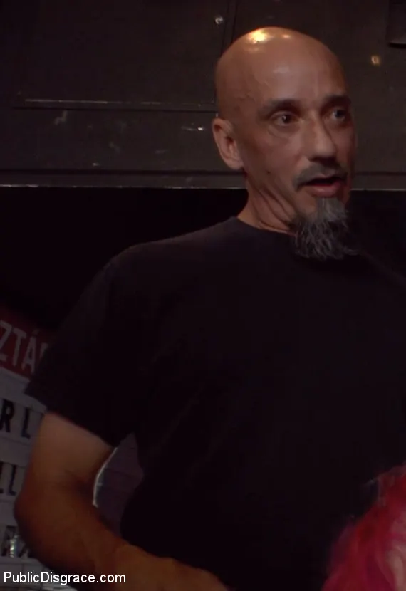 RAM en 'Servicios de puta anal todos los zapatos' from 'Kink' (foto 19) Kink 'Servicios de puta anal todos los zapatos' protagonizando RAM (foto 19)