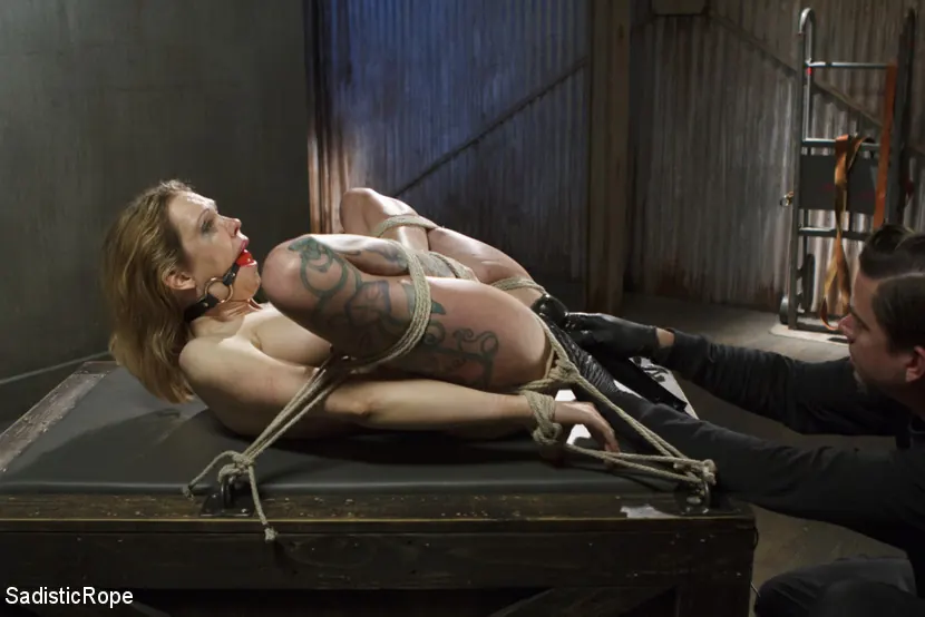 Kink '狂気の束縛と残忍な苦痛で雨DeGreyを犯しなさい' 主演 Rain DeGrey (写真 15)