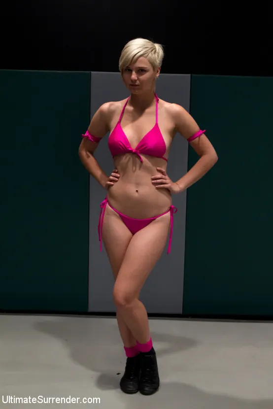 Kink '昨年のルーキー今年のルーキーは、この年は14番目の残忍な提出物、厄介なRD4をランク付け！' 主演 Rain DeGrey (写真 9)