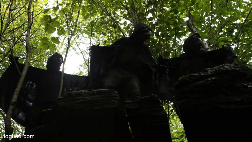 Kink 'The Dig: una película de terror sobre secuestros BDSM protagonizada por Cherry Torn, Rain DeGrey e Iona Grace' protagonizando Rain DeGrey (foto 1)