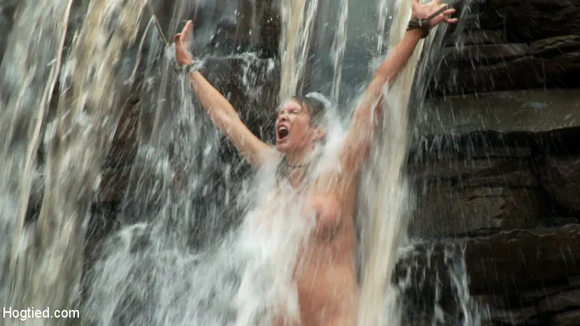 Kink 'The Dig: una película de terror sobre secuestros BDSM protagonizada por Cherry Torn, Rain DeGrey e Iona Grace' protagonizando Rain DeGrey (foto 4)