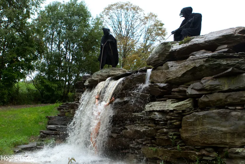 Kink 'The Dig: una película de terror sobre secuestros BDSM protagonizada por Cherry Torn, Rain DeGrey e Iona Grace' protagonizando Rain DeGrey (foto 5)