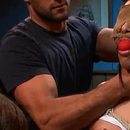 Jayden Lee en 'Kink' ¡A una joven de 20 años la atan por primera vez! La azotan con el puño, la obligan a eyacular y la golpean por el culo. (Miniatura 9)