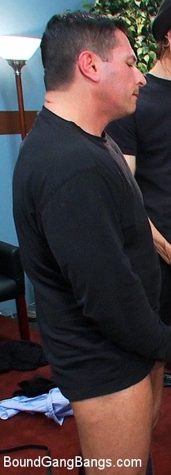 Kink 'ビッグラウンドのお尻を持つブルネット銀行の出品者は、彼女のいたずらなファンタジーで銀行強盗によって強姦される' 主演 Sheena Ryder (写真 16)