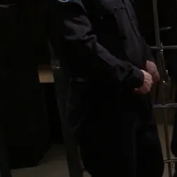 Angell Summers に 'Kink' 5人の刑務所警備員がフランスの湯たんぽに殴られる (サムネイル 5)