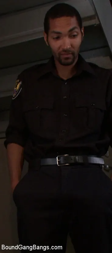 Kink '5人の刑務所警備員がフランスの湯たんぽに殴られる' 主演 Angell Summers (写真 7)